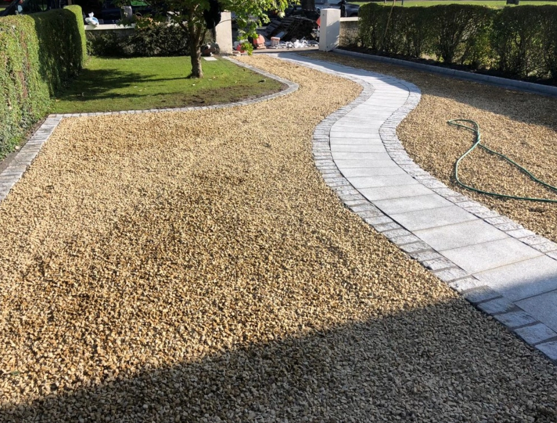 A gravel driveway depth should be 100mm minimum of MOT Type 1, and anywhere between 50-75mm of surface gravel. 