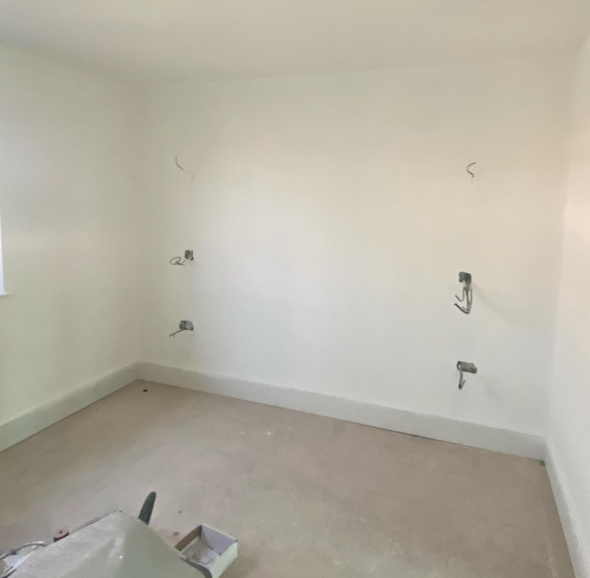 an image of a white painted wall with skirting boards