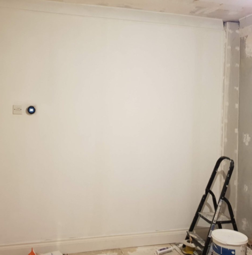 an image of white painted plasterboard wall with black ceiling