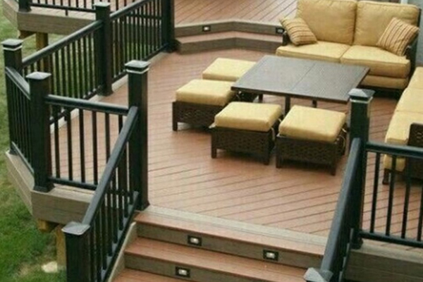 Trex decking landscaping image with stairs and a seating area. Brown composite decking available from Howarth.